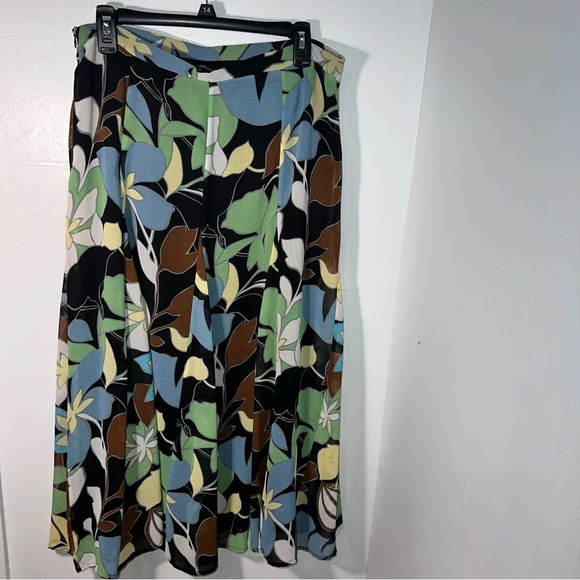 Silkland, 12, pleated, flowing,large floral lined maxi side zip closure - Picture 2 of 7